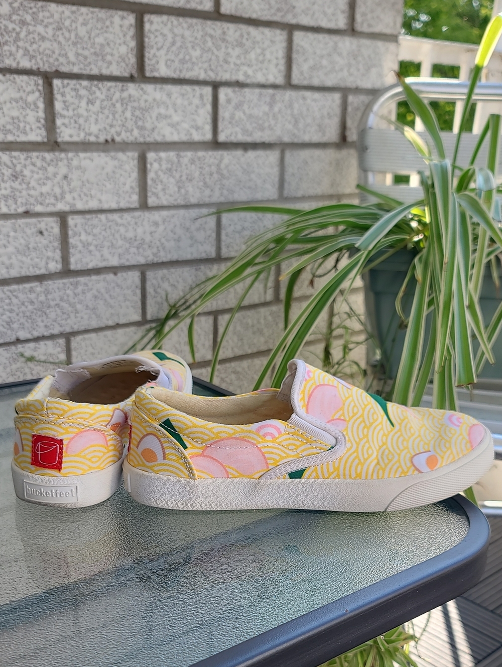 Bucket Feet canvas shoes - Yellow Wave  Ramen Pattern - 5.5 Men / 7 Women
